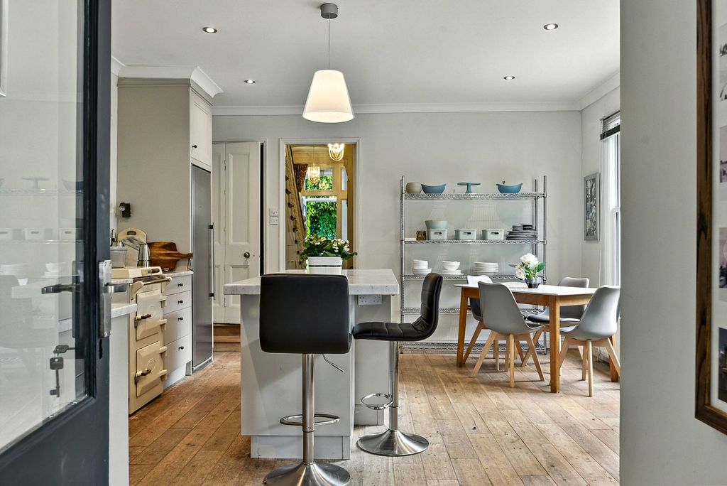 Property photo 3 of 40 Kitchen