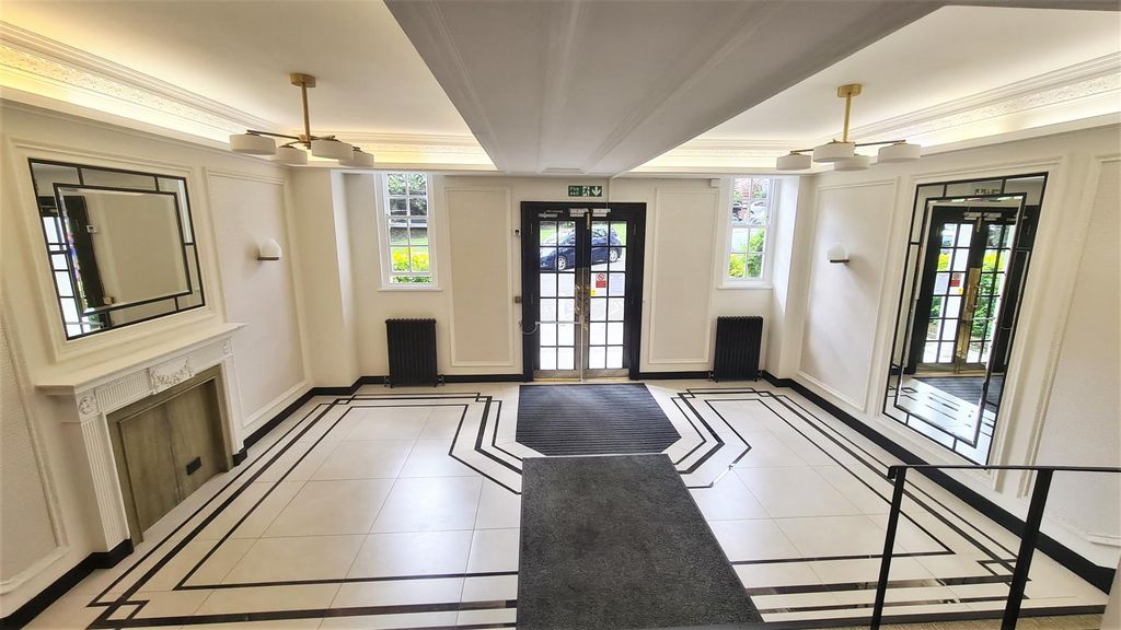 Property photo 2 of 11 Entrance Foyer