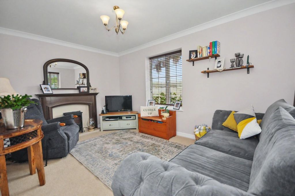 Property photo 3 of 19