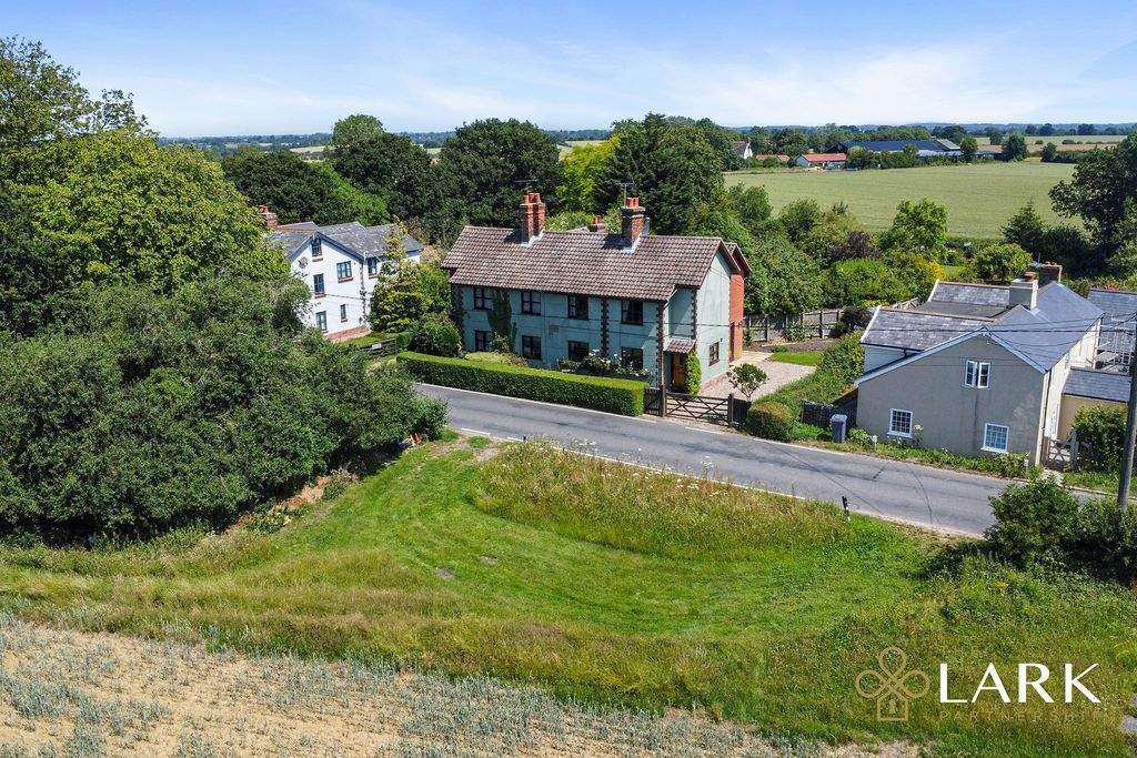 Property photo 1 of 11 Pt-Lark-1Beaconsfieldcottages-2