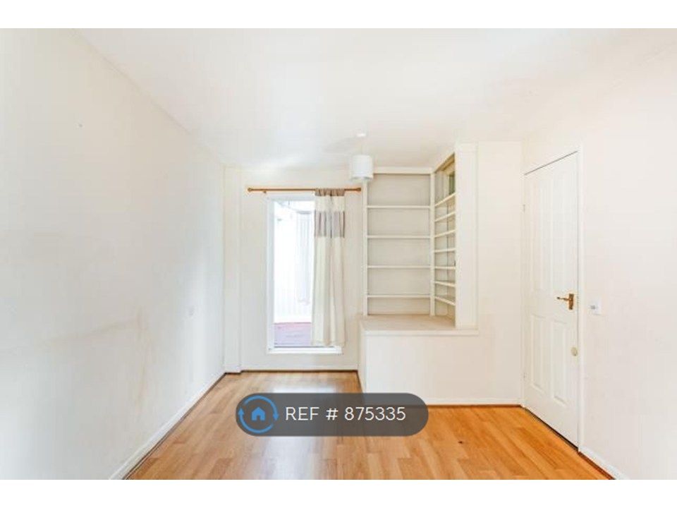 Property photo 3 of 6 Lounge 2