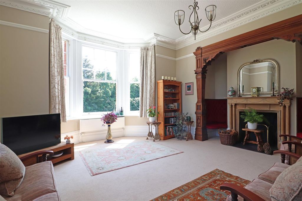 Property photo 2 of 32
