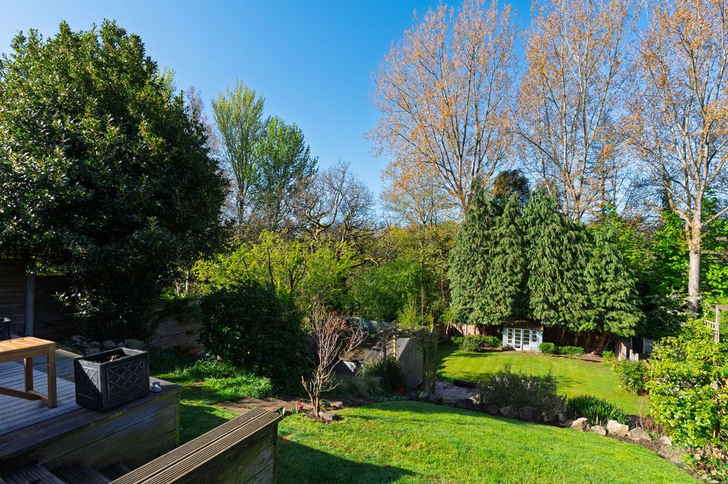 Property photo 2 of 31