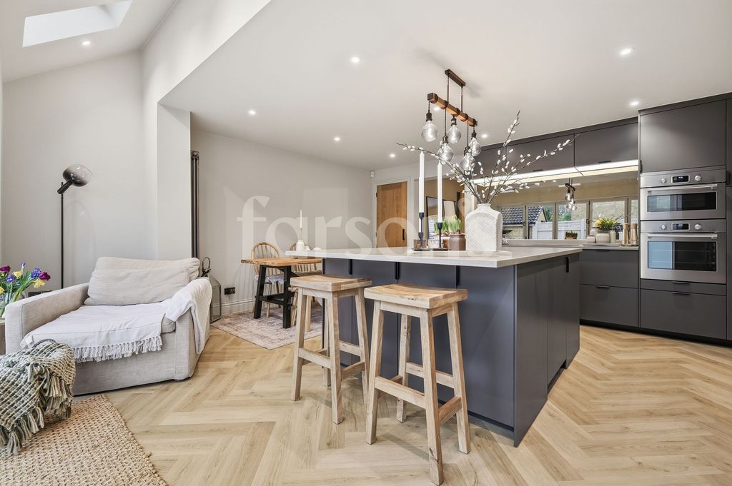 Property photo 2 of 30