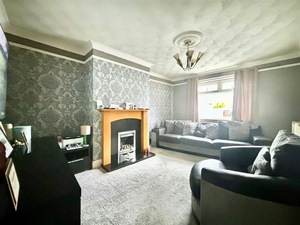 Property photo 2 of 10 Lounge