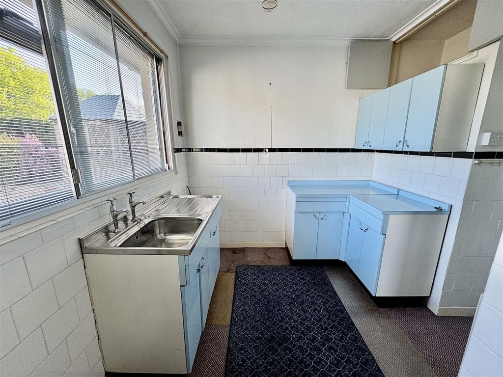 Property photo 3 of 13 Kitchen