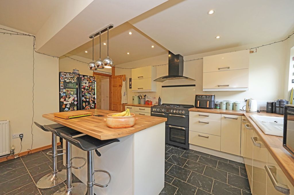 Property photo 2 of 26