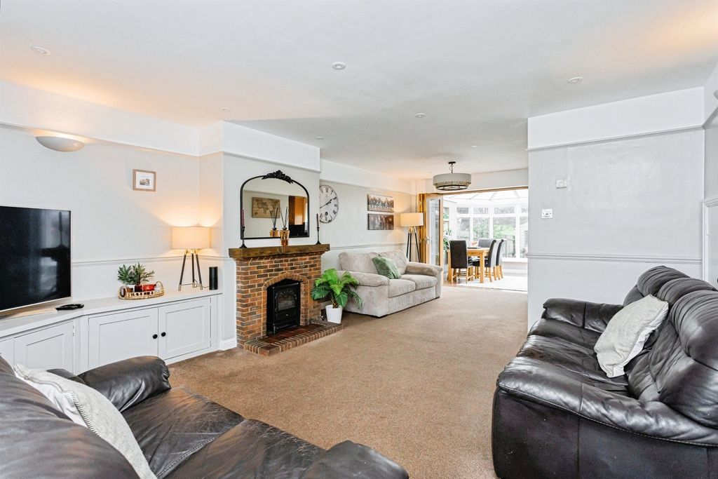 Property photo 2 of 20