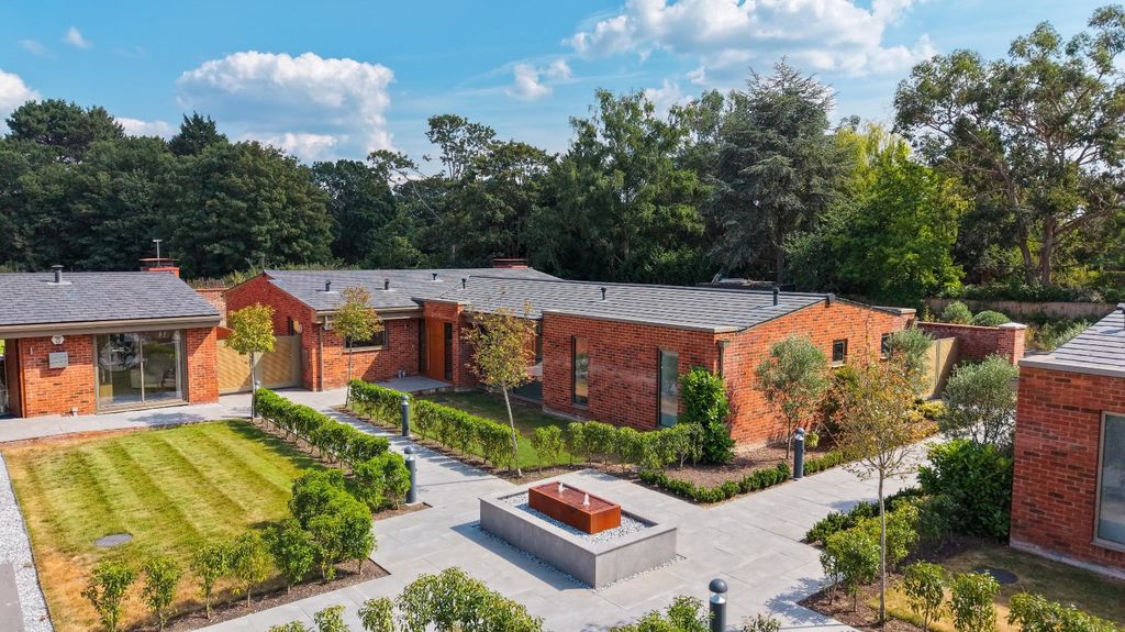 Property photo 2 of 11 External