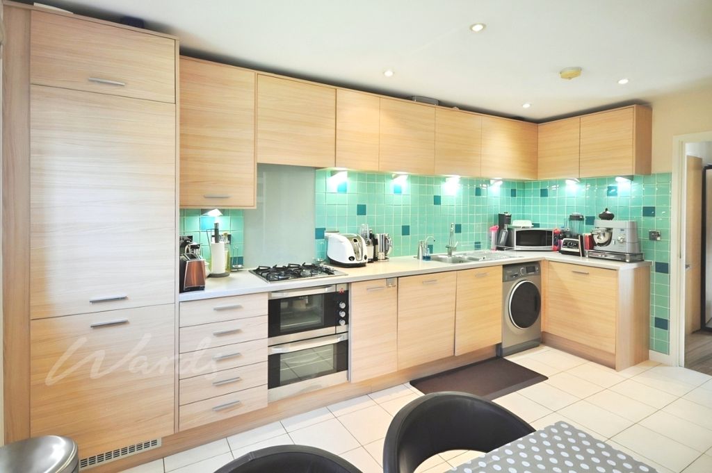Property photo 3 of 11 Kitchen