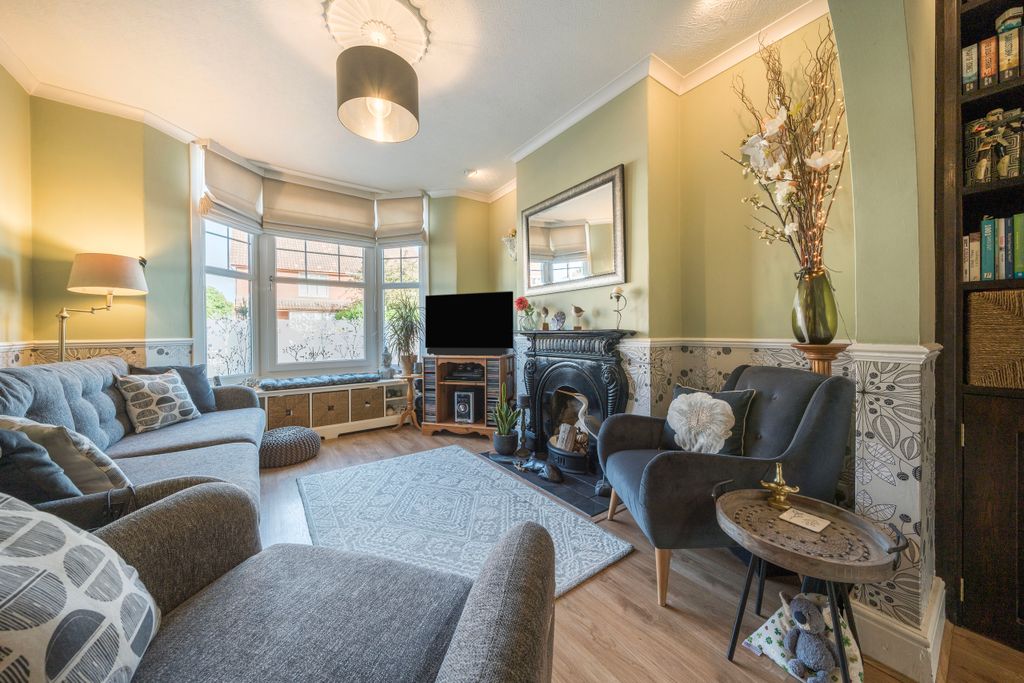 Property photo 2 of 25 Living Room