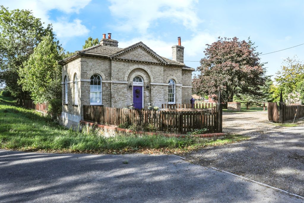 Property photo 1 of 18