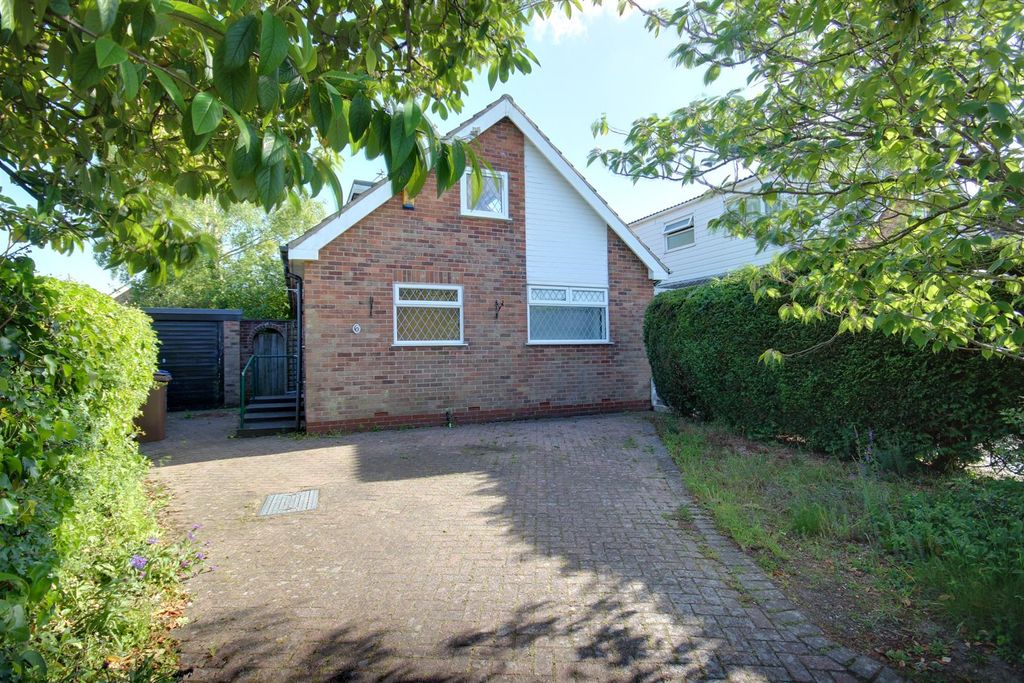 Property photo 1 of 11 Driffield Close (3).Jpg