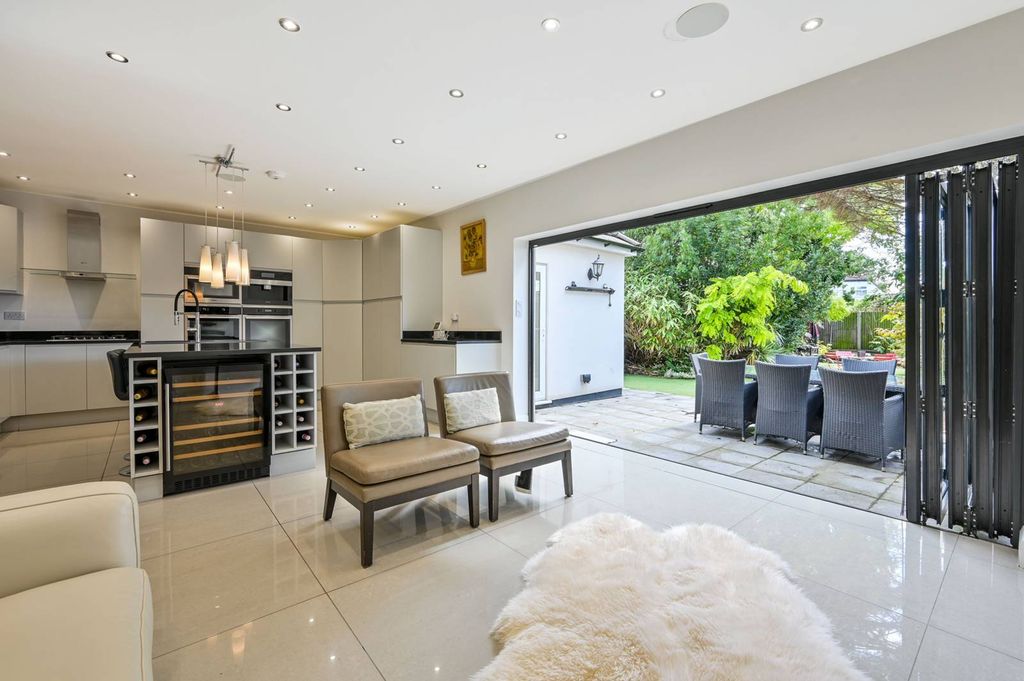 Property photo 2 of 13