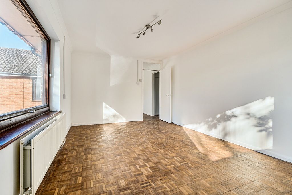 Property photo 3 of 22 1357528-12-68d110...