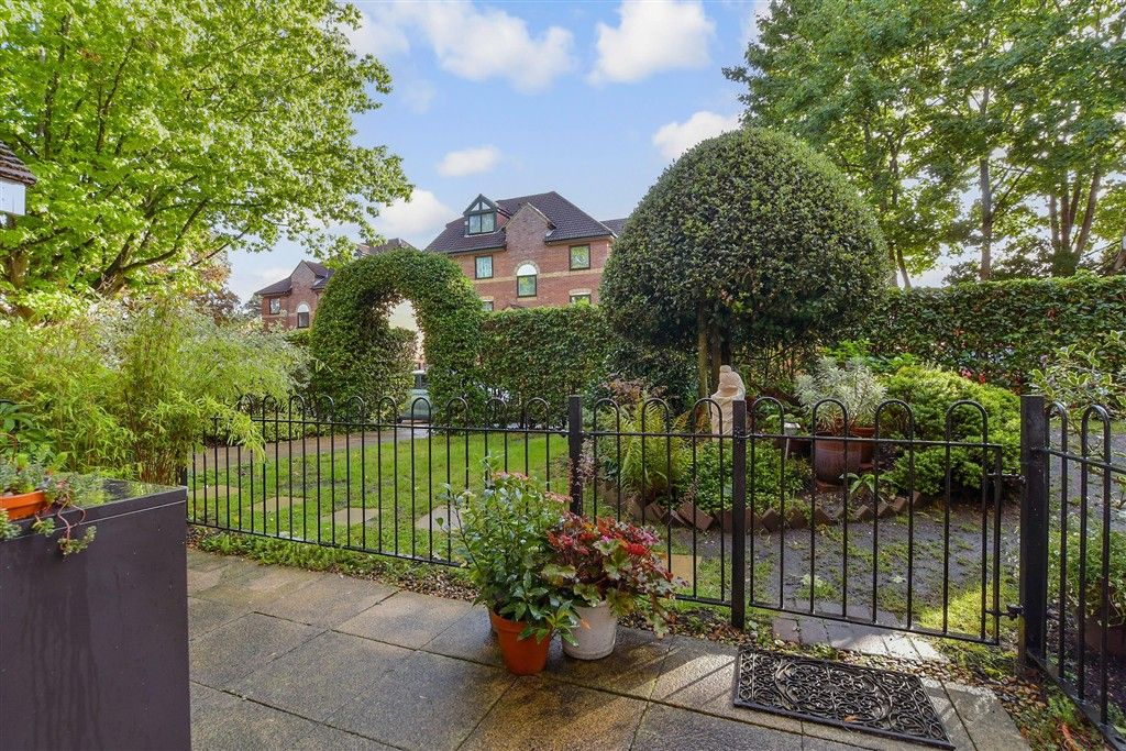 Property photo 3 of 17 Patio / Decking