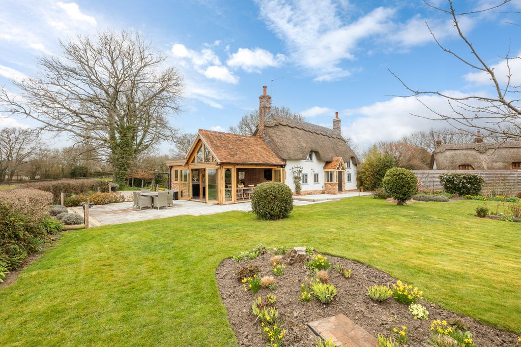 Property photo 1 of 16 Hilltop Cottage