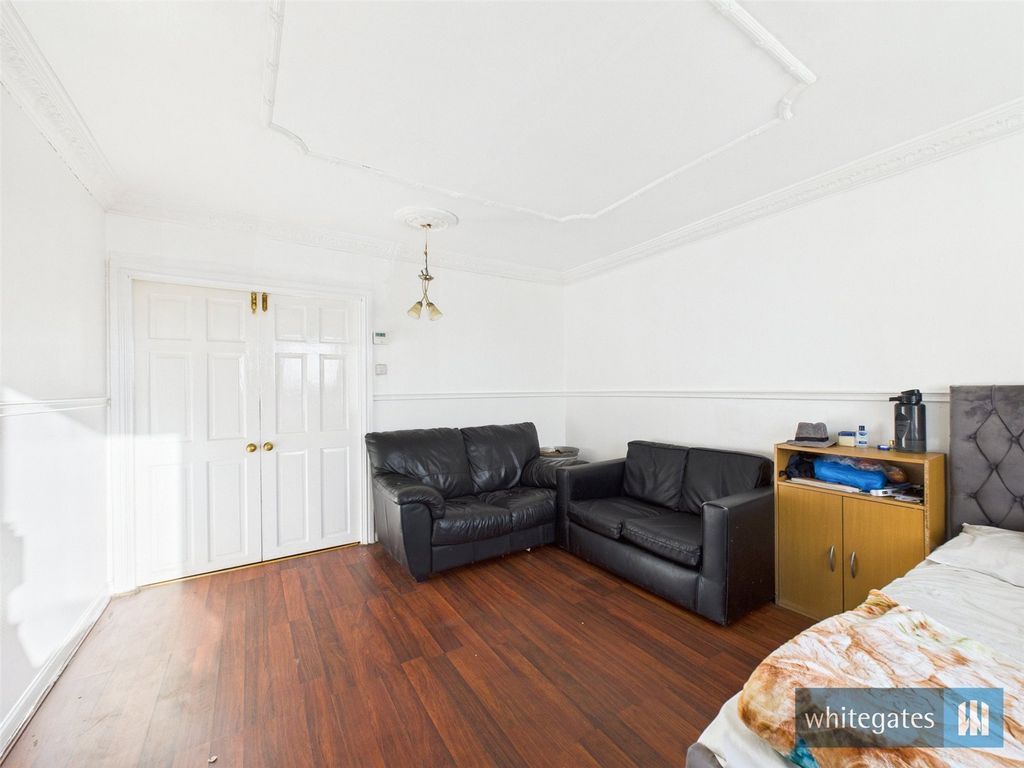 Property photo 2 of 12 Picture No. 18