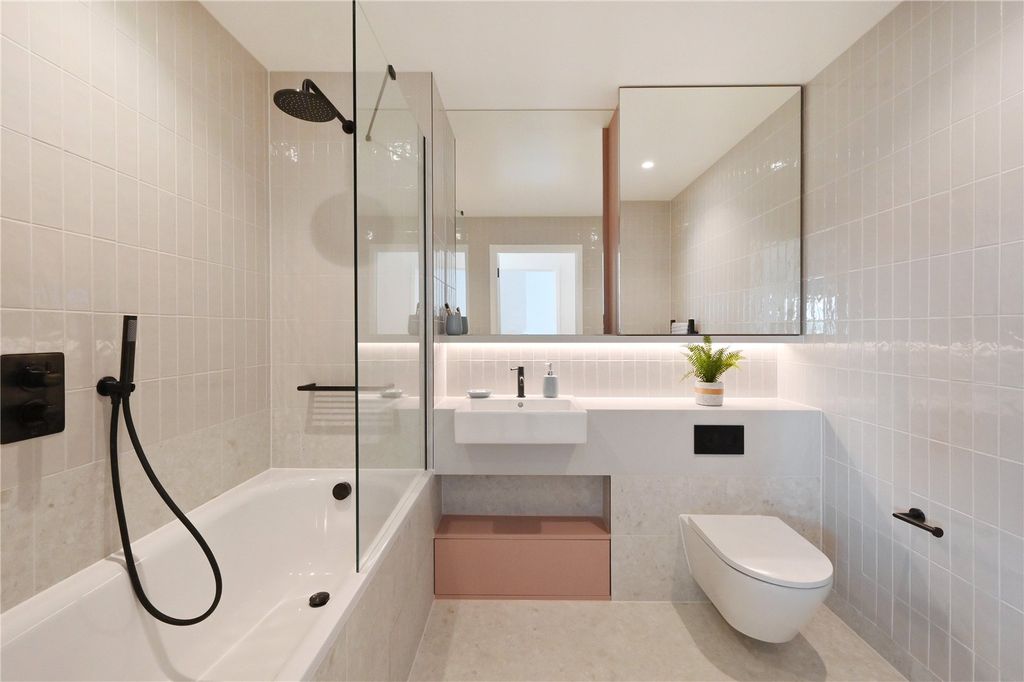 Property photo 3 of 8 Bathroom
