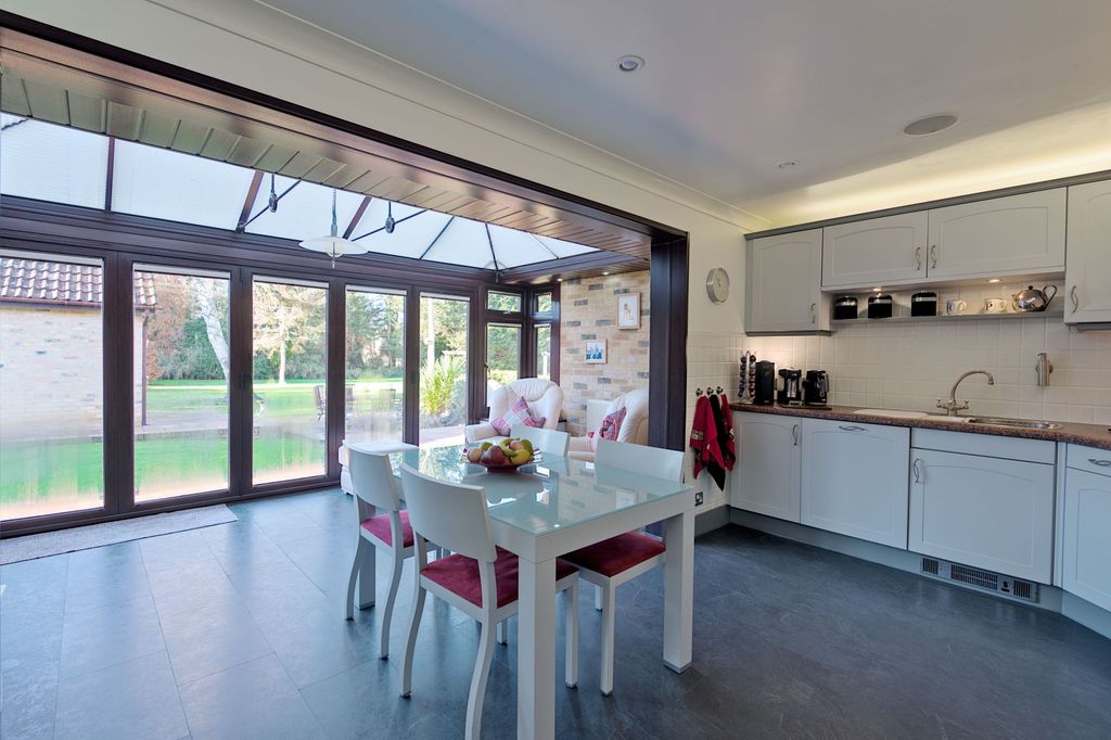 Property photo 2 of 30