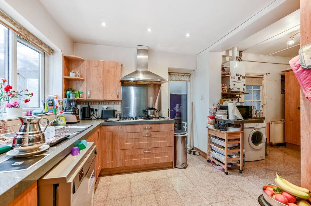 Property photo 2 of 18