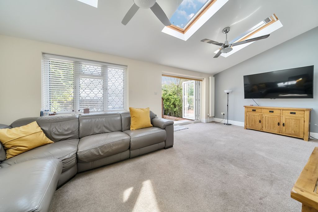 Property photo 2 of 19