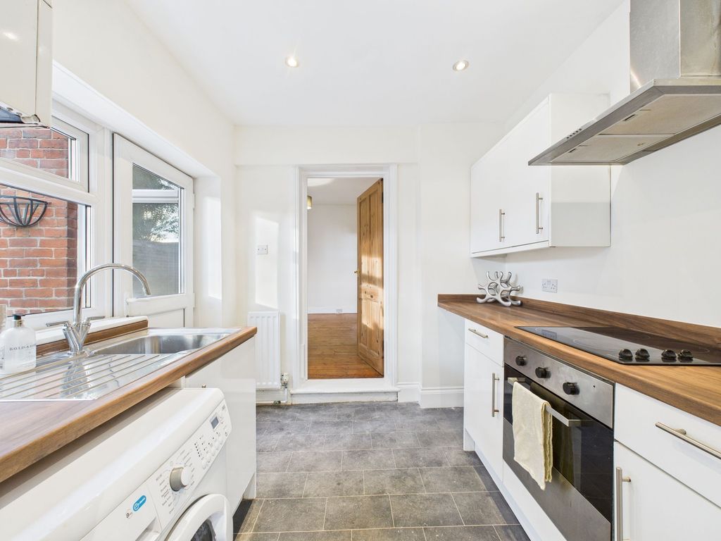 Property photo 1 of 11 Kitchen