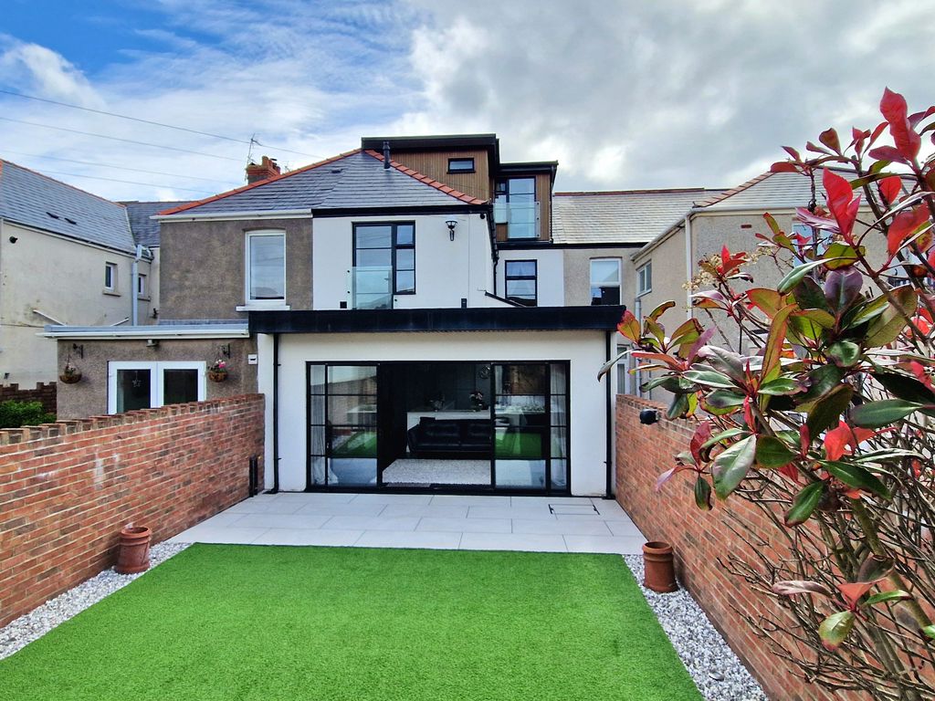 Property photo 2 of 31