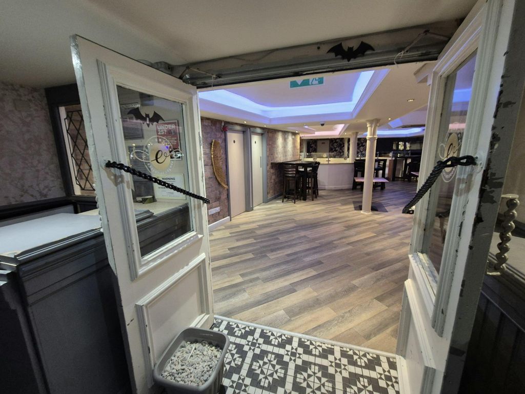 Property photo 3 of 14 Entrance