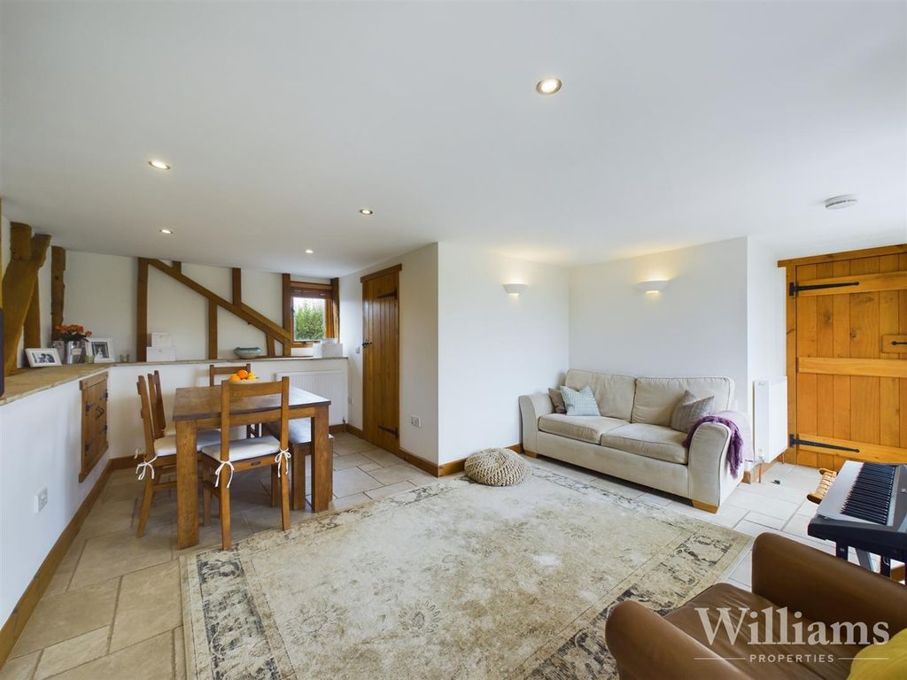 Property photo 3 of 30 Cam01593G0-Pr0118-Still032.Jpg