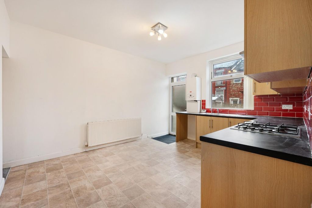 Property photo 3 of 26 12 Atlas Road Hdr-7.Jpg