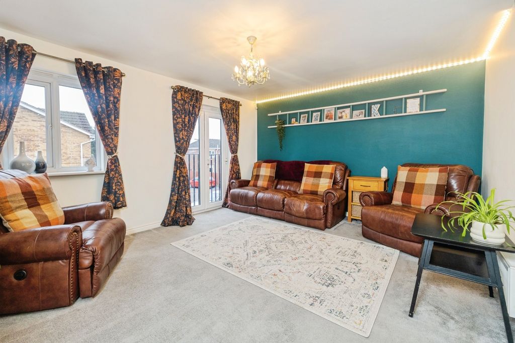 Property photo 2 of 20 Lounge