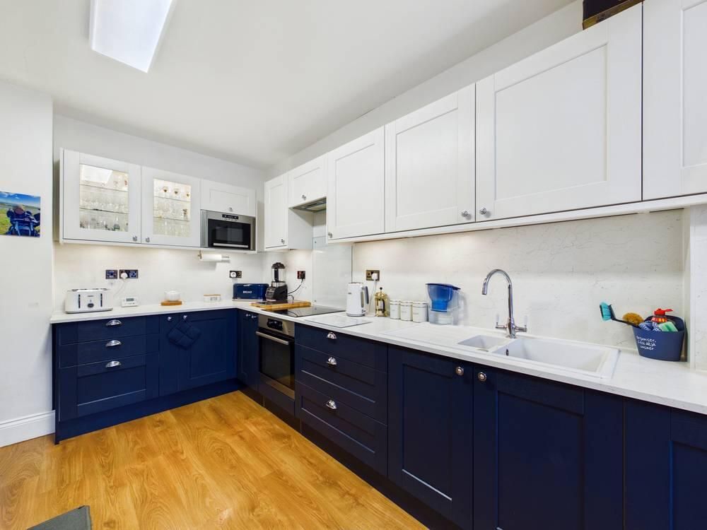 Property photo 2 of 12 Kitchen