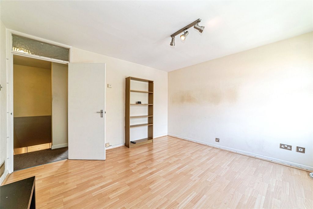 Property photo 3 of 5 Picture No. 11