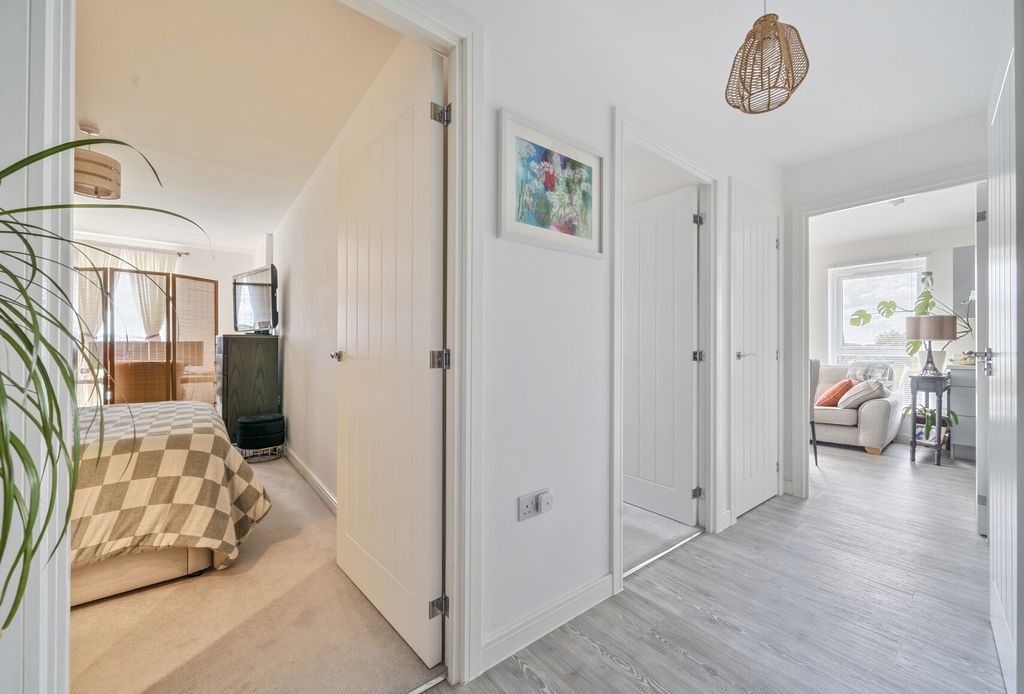 Property photo 3 of 14 1328361-22-687F8F...