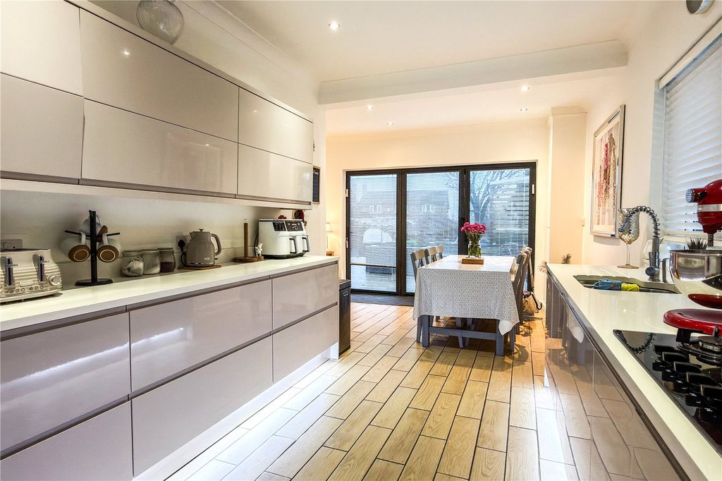 Property photo 3 of 26 Kitchen