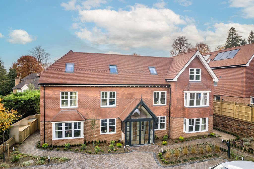 Property photo 1 of 18