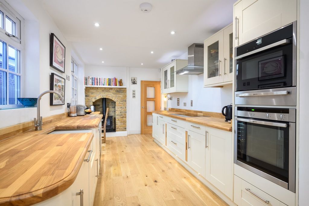 Property photo 2 of 16