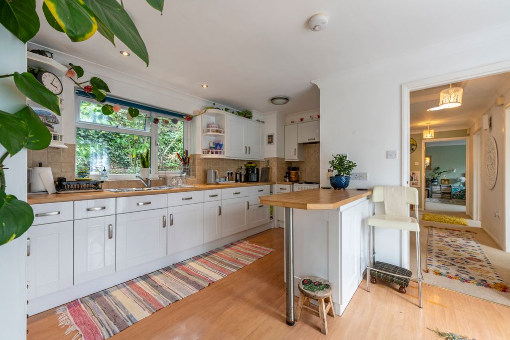 Property photo 3 of 27