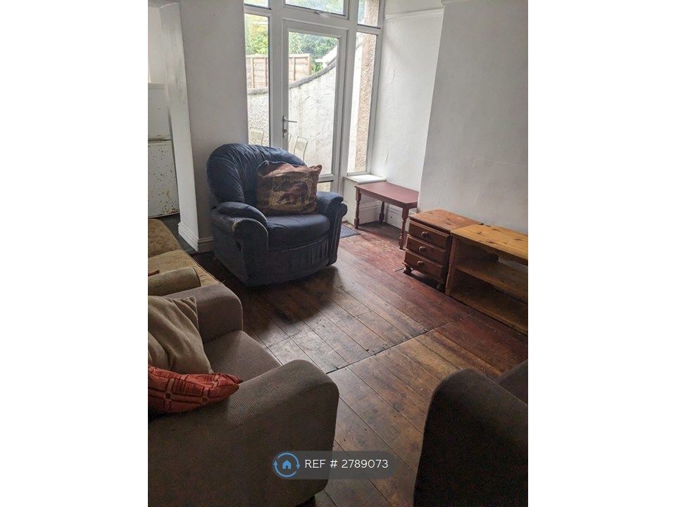 Property photo 2 of 19 Lounge