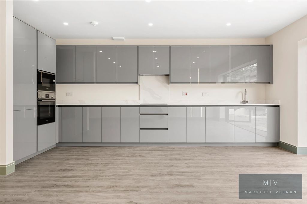 Property photo 2 of 16 Croydon Road 76A MV-3.Jpg