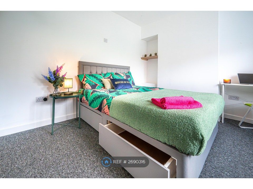 Property photo 3 of 32