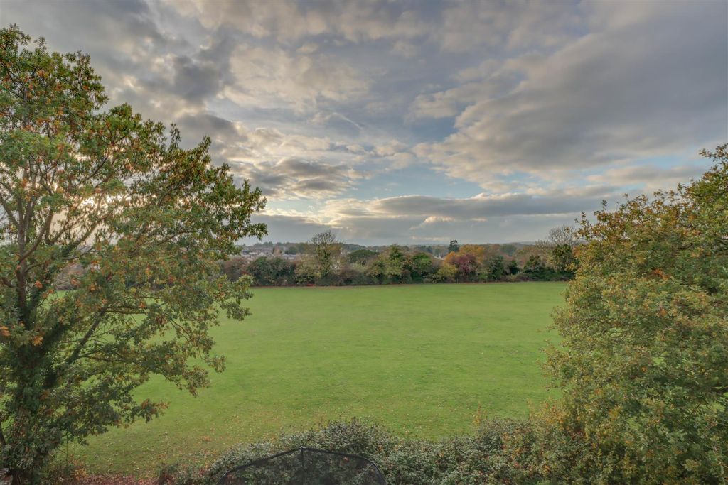 Property photo 2 of 12 44 Market Avenue Inside-10.Jpg