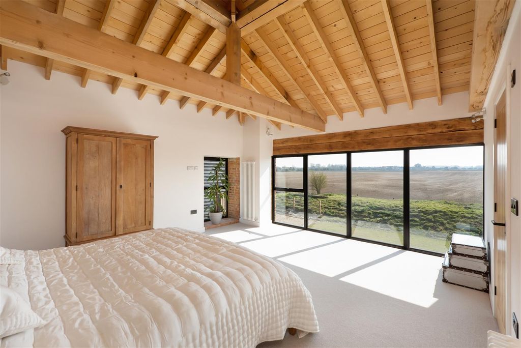 Property photo 2 of 23 Frognal Farm Barns, Teynham