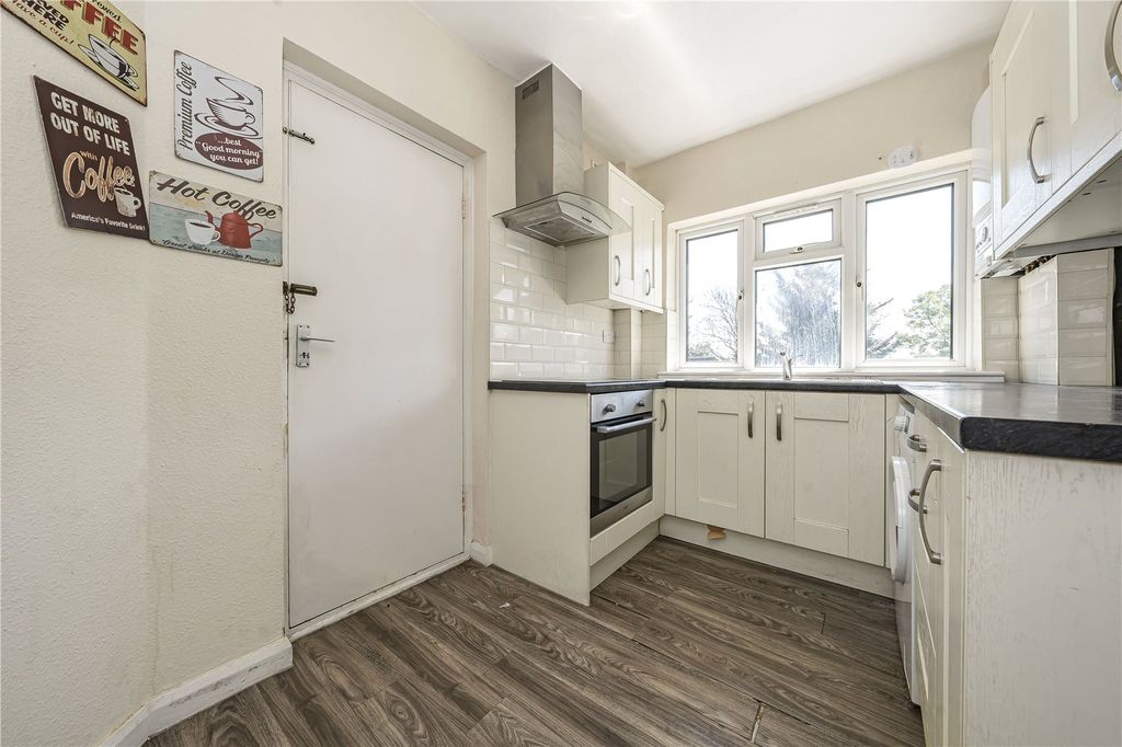 Property photo 3 of 12 Picture No. 11