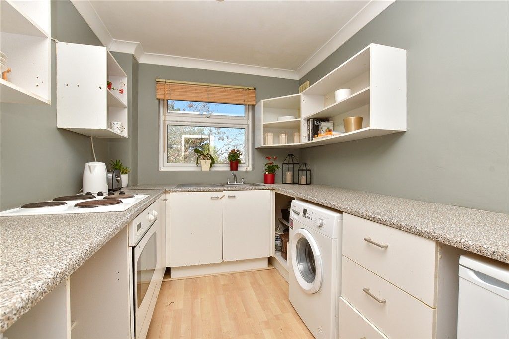 Property photo 3 of 9 Kitchen