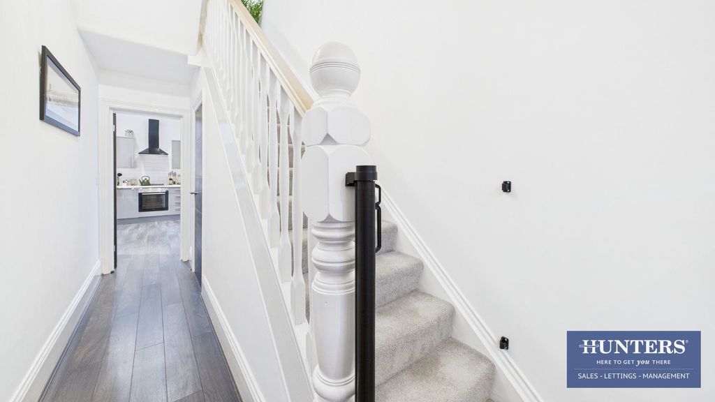 Property photo 3 of 18 Hallway