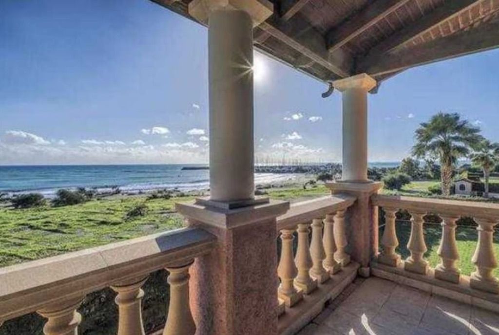 Property photo 2 of 17