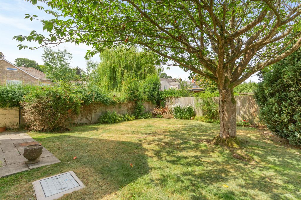 Property photo 2 of 19