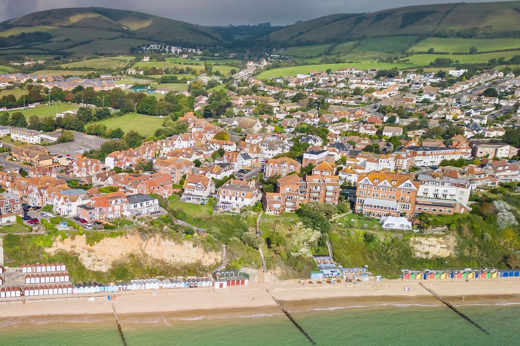 Property photo 3 of 19